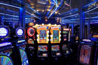 Ikan Hoki slot game interface on hdpbet login showing fishing-themed reels