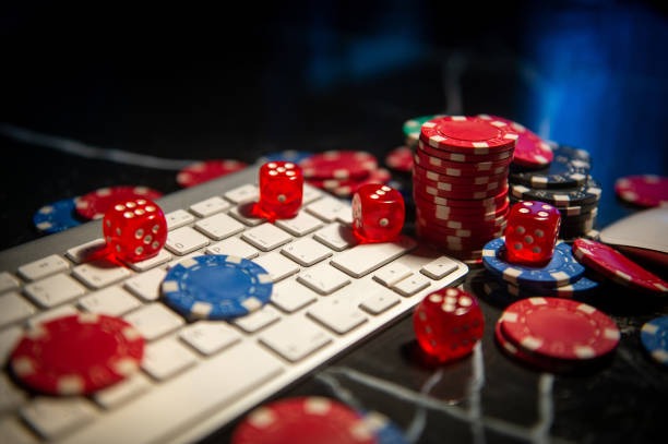 Live Baccarat table with dealer and multiple player seats at hdpbet login